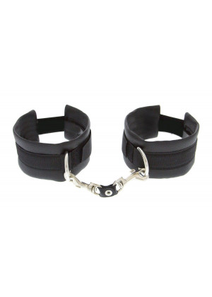 Чёрные полиуретановые наручники Luxurious Handcuffs